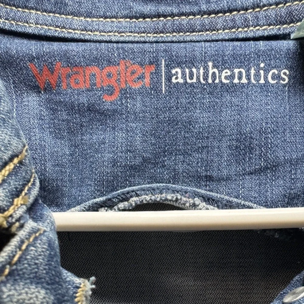 Distressed Wrangler Jean‎ Jacket / Medium / Sku0030